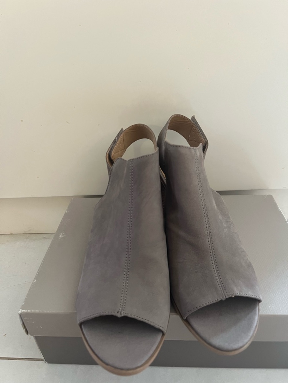 Women's Gray Open-Toe Suede Slingback Sandals